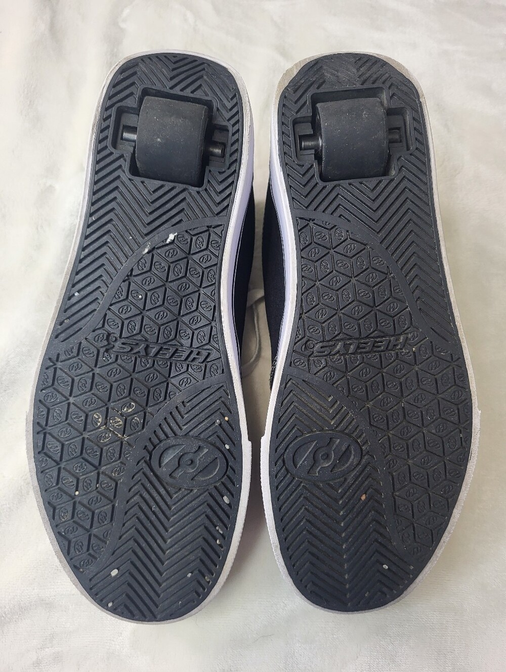 Heelys Men's Black Canvas Skate Shoes with White Laces - Picture 10 of 12